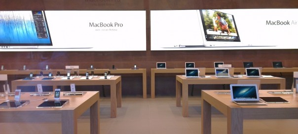 Apple Store Strasbourg : Les produits sont exposés au public