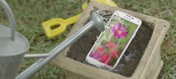 Samsung Galaxy S5 : Résistant à l’eau et à la poussière