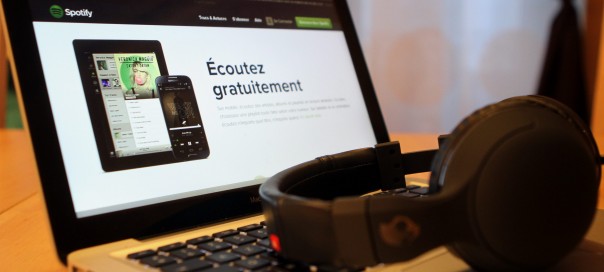 « Streaming » remplacé par « flux » ou « en continu » en bon français