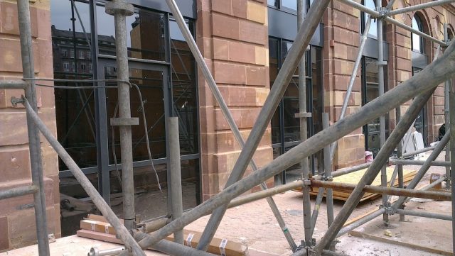 Apple Store Strasbourg : Façade - Echafaudage